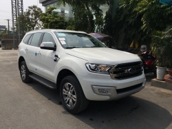 Giá xe Ford Everest 2.2 Titanium AT