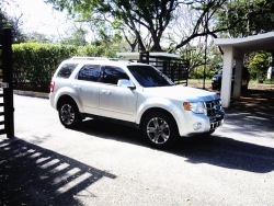 Giá xe Ford Escape XLT 4x4