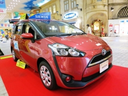 Giá xe Toyota Sienna SE