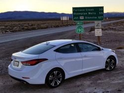 Giá xe Hyundai Elantra 1.8 AT