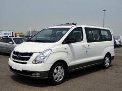 Giá xe Hyundai Starex 2.4 MT 9 chỗ máy dầu
