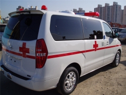 Hyundai Starex 2.5 MT cứu thương máy dầu