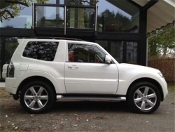 Giá xe Mitsubishi Pajero 3.0 Sport AT (4x4) máy xăng