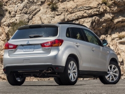 Giá ô tô Mitsubishi Outlander 2.0 Sport CVT